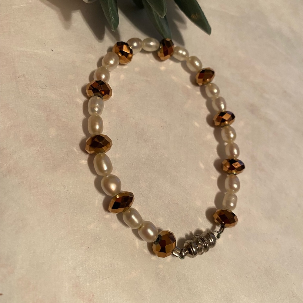 ✨🆕✨New Freshwater Pearl and Swarovski Crystal Bracelet